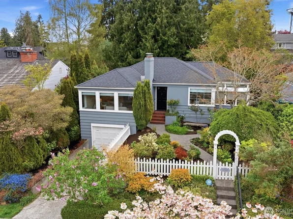 3240 W Viewmont Way W, Seattle, WA 98199