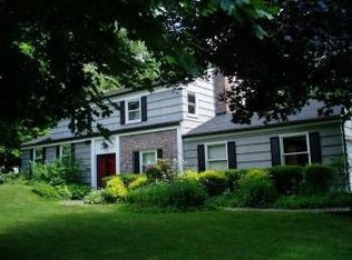 1 Old Brick Cir, Pittsford, NY 14534