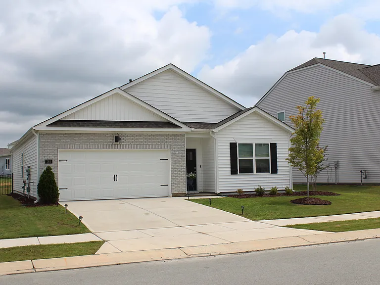 164 Ethel Ln — Photo 2