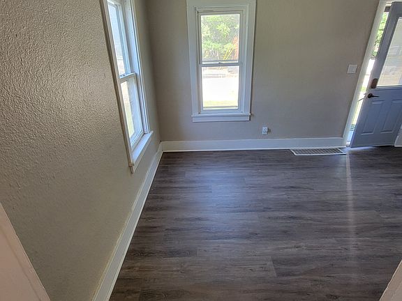 3rd image of 1506 2nd St SE