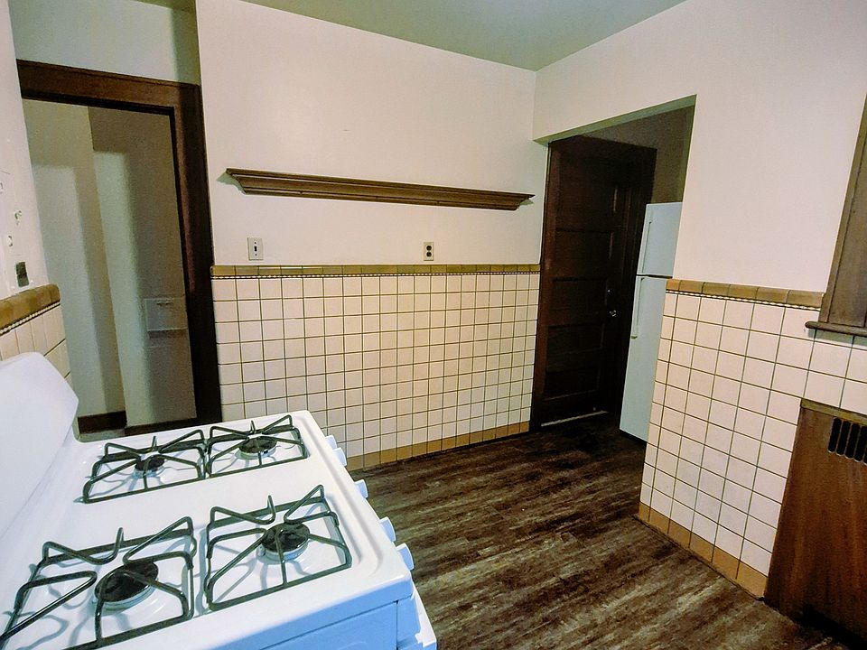1st image of 403 N Center Ave APT 2