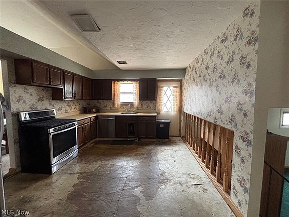 3rd image of 1821 Revere Pl