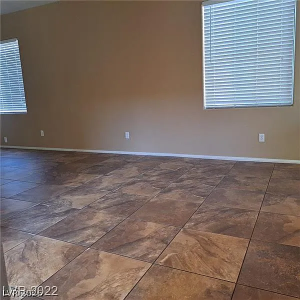 4 bed, 3.5 bath, 2031 sqft, $2,200 — Photo 4