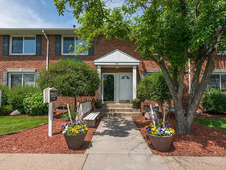 Brentwood Park Townhomes — Photo 13