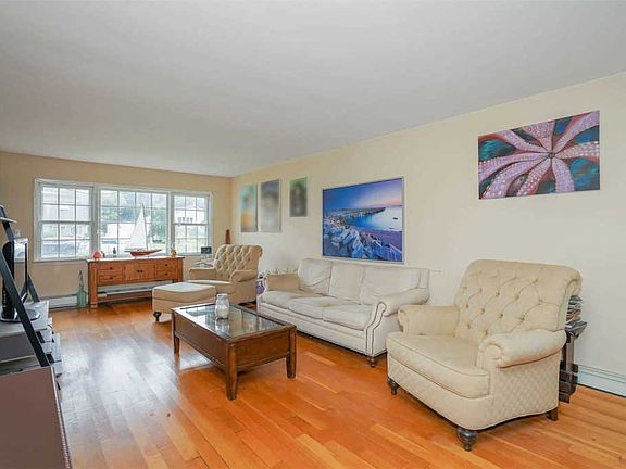4th image of 80 Fernwood Ave