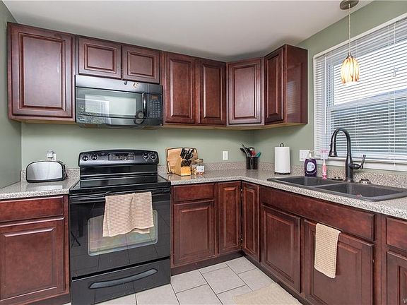 4th image of 31 Guenther Ave
