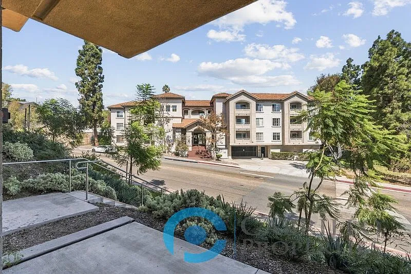 3093 Broadway #202