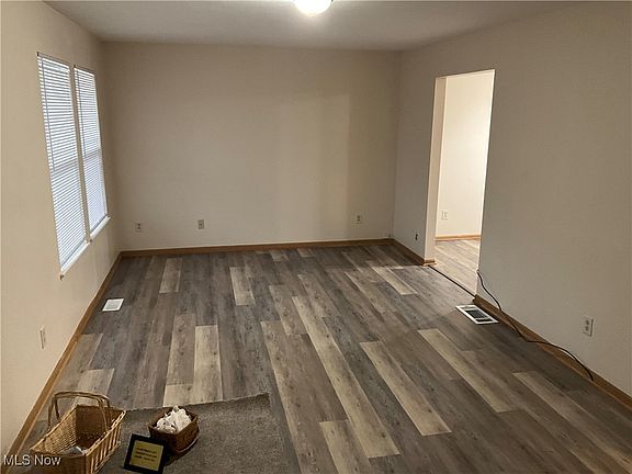 2nd image of 401 Bell St