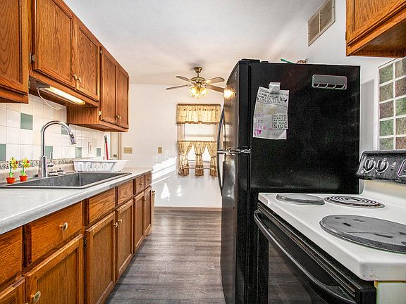 5th image of 1854 Lewis Dr