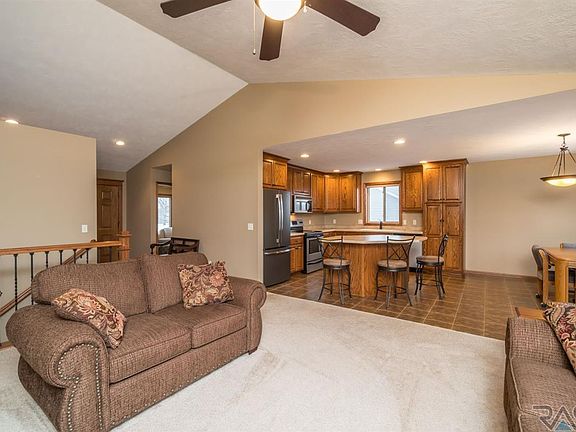 4th image of 708 W Sterling Oak Cir
