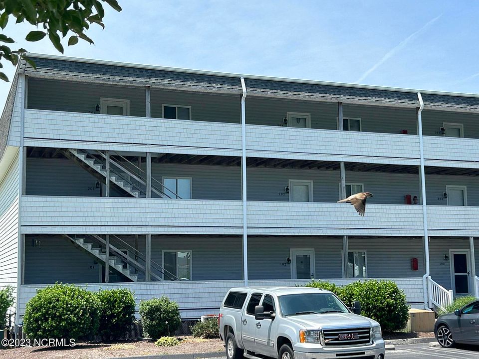 2nd image of 118 Lake Avenue #201