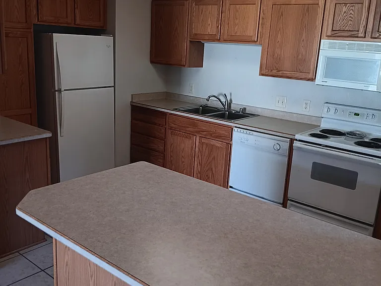 585 Kelvington Dr #3 — Photo 4