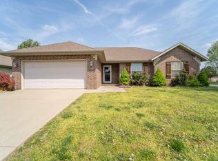 795 E Ozark Jubilee Dr, Nixa, MO 65714