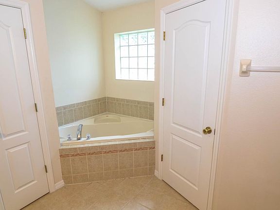 5th image of 795 Princeton Dr