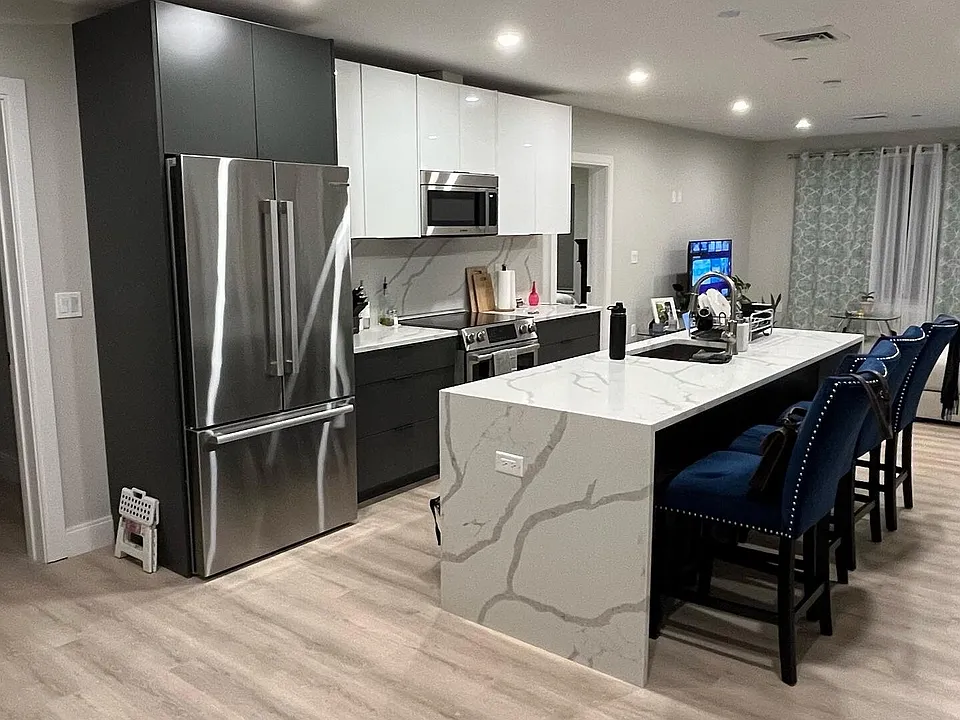 25 2nd St #302