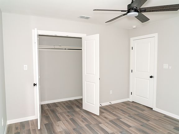4th image of 900 Crestview St #B