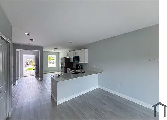 3 bed, 1162 sqft, $1,697 — Photo 2