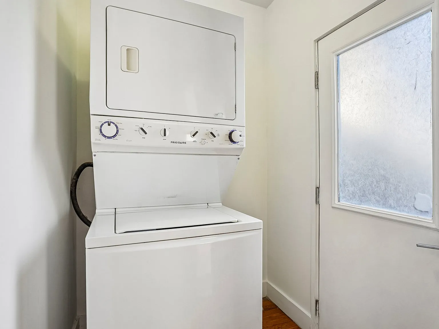 2 bed, 950 sqft, $2,850 — Photo 3