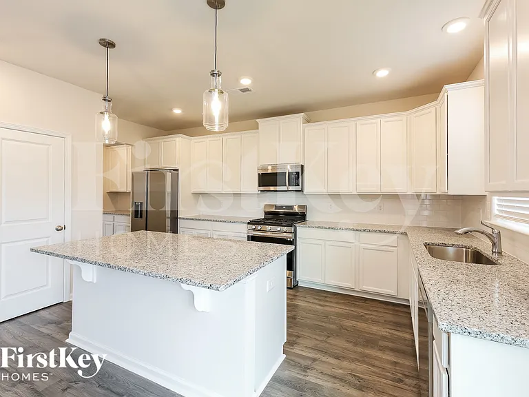 302 Stonefence Dr — Photo 9
