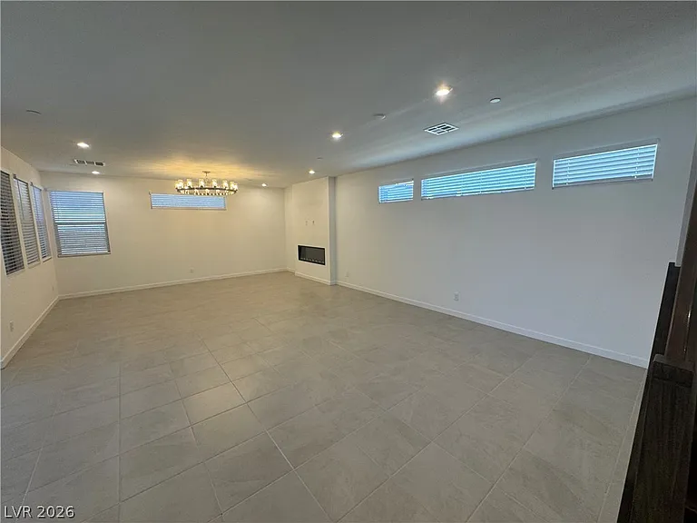 3262 Fountaintree Ave — Photo 2