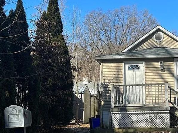 61 Riverside Dr