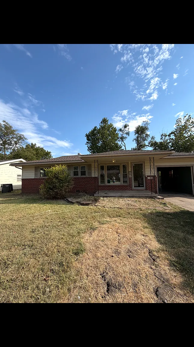 3 bed, 864 sqft, $1,250 — Photo 1