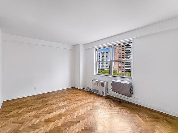 5th image of 2925 W 5th St APT 7D