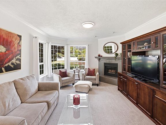 4th image of 4796 Vista View Cres