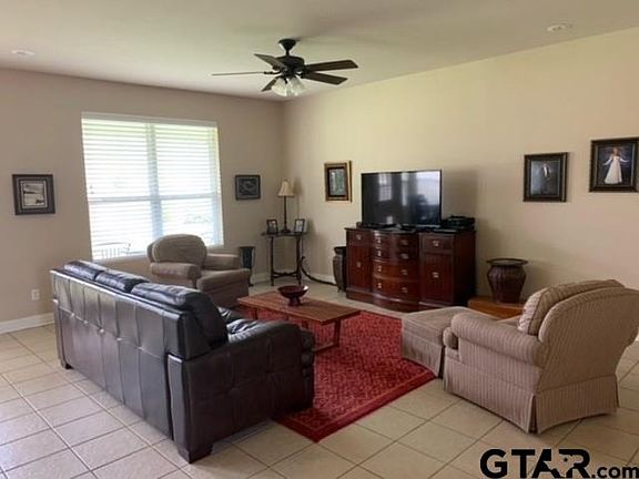 4th image of 706 Jaxon Dr