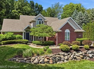 9159 Toddsway Dr, Brighton, MI 48114