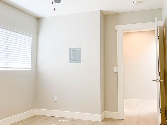 4th image of 4242 34th St APT B
