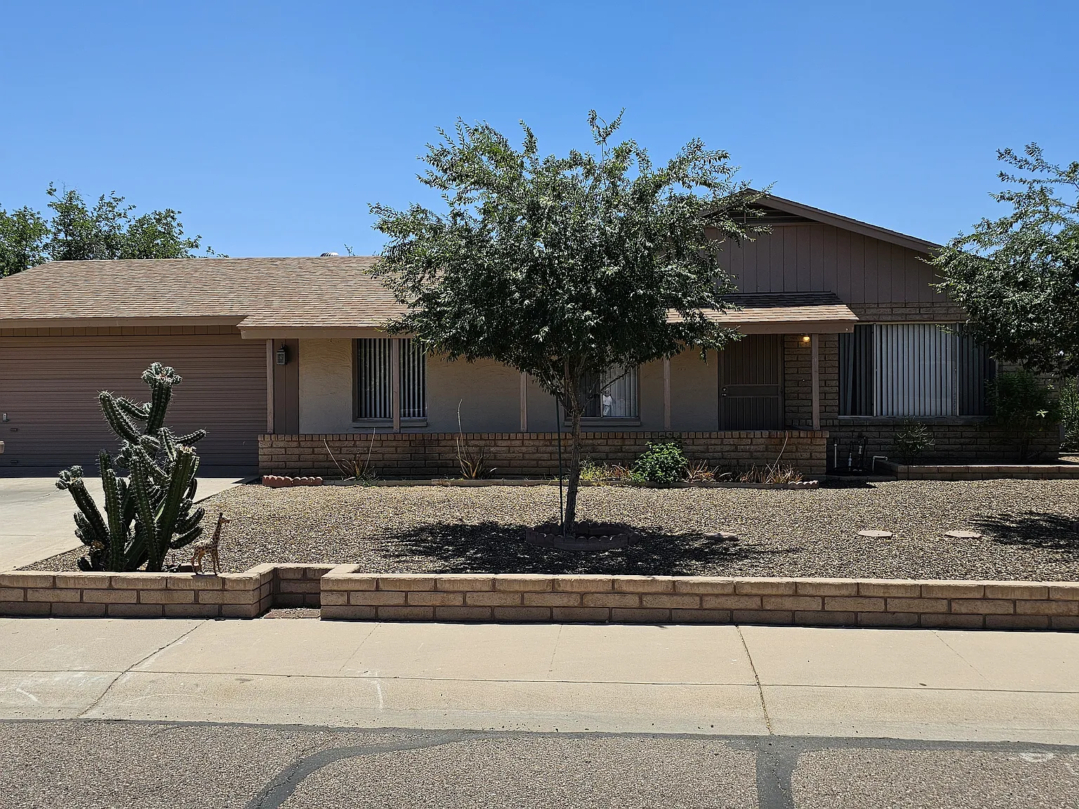 3 bed, 1383 sqft, $2,100 — Photo 1
