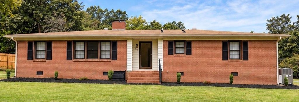 302 Lakewood Dr - Property Image
