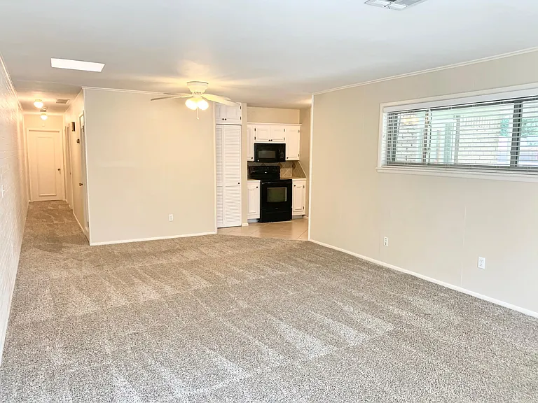4616 N Harvey Pkwy — Photo 2