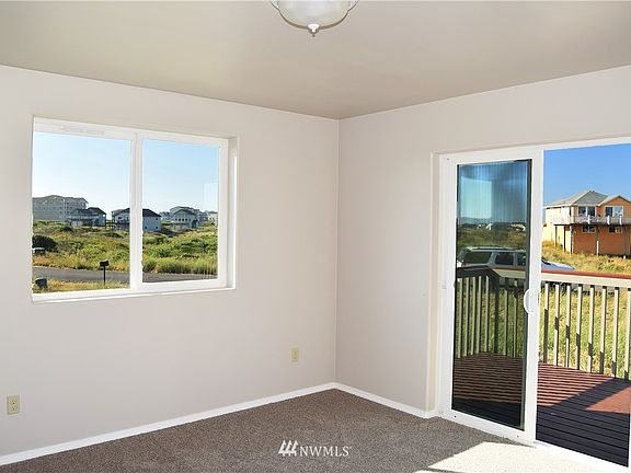 3rd image of 465 Seaview Street