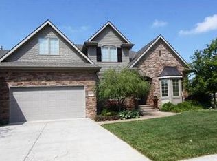 7825 Viburnum Dr, Lincoln, NE 68516