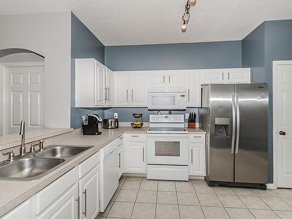 3rd image of 11010 Windsor Place Cir