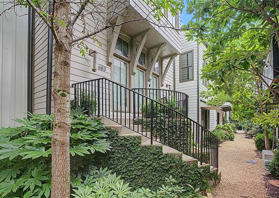 1st image of 683 Arcos Way SE