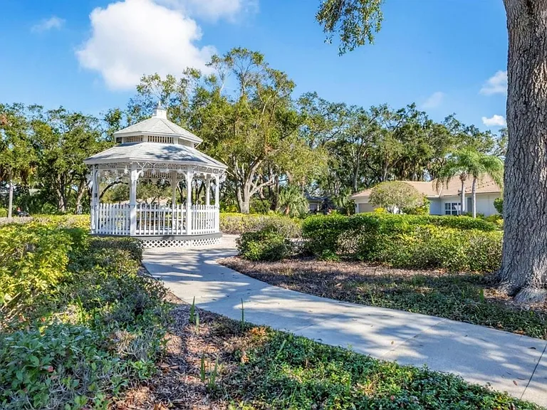2960 Sandringham Pl — Photo 33