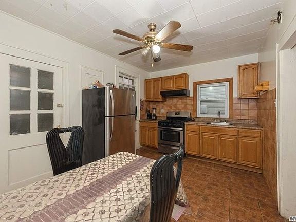 3rd image of 6291 Booth St