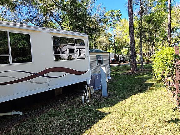 lg lot, backs 2 common area