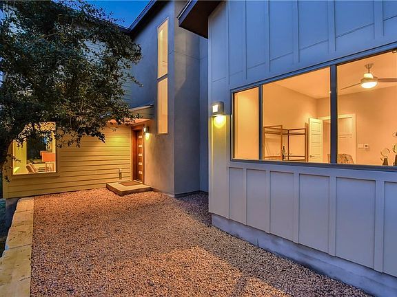 3rd image of 2301 Saratoga Dr