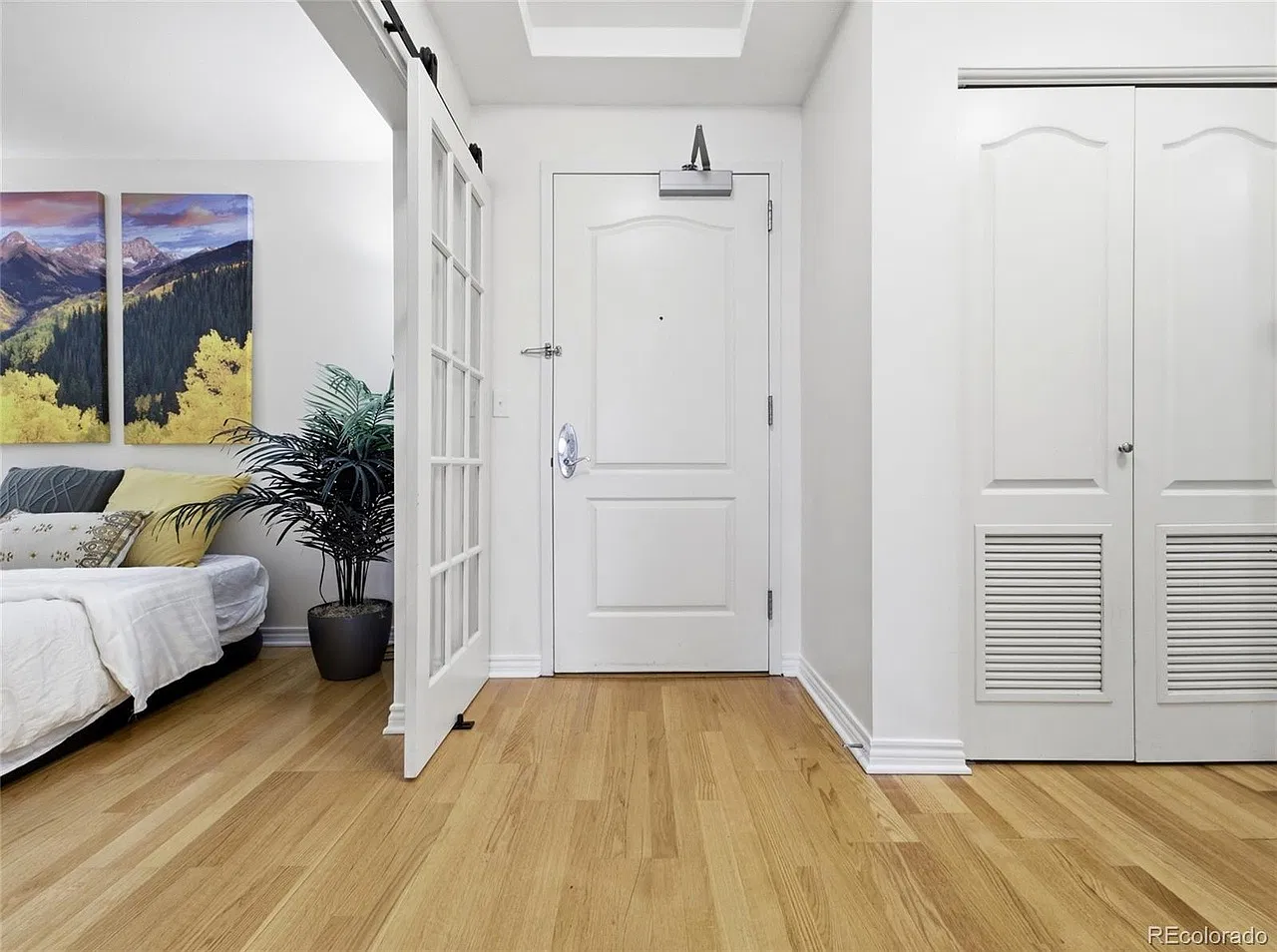2 bed, 1027 sqft, $2,200 — Photo 3