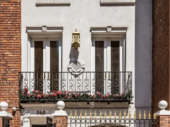 245 East 52nd Street image 1 of 6