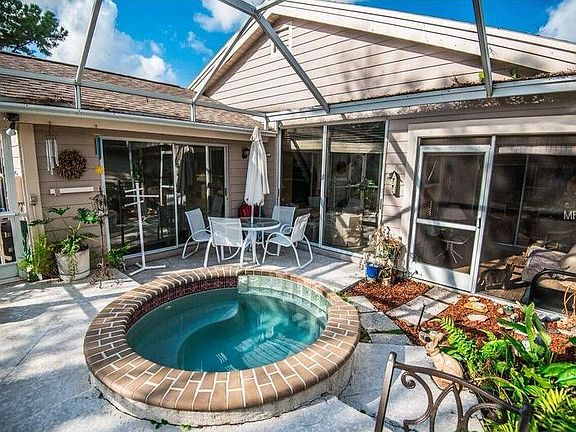 5th image of 1422 Woodstream Dr