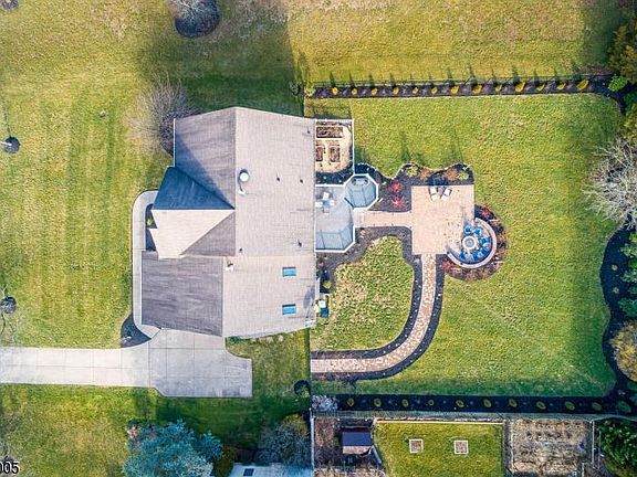 4th image of 26 Margaret Dr