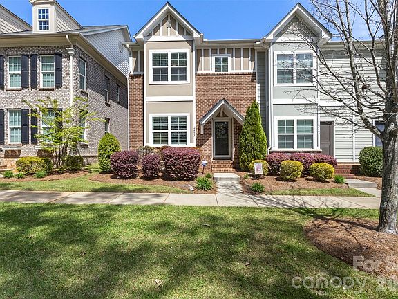 2nd image of 2493 Shanklin Ln S