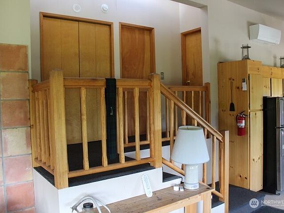 4th image of 302 Davies Road
