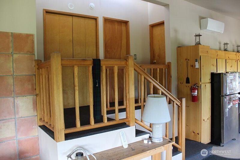 4th image of 302 Davies Road