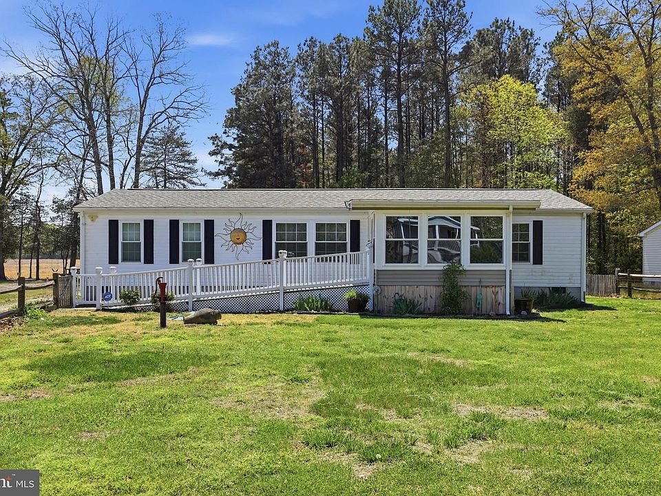 1st image of 15400 Forsythia Dr